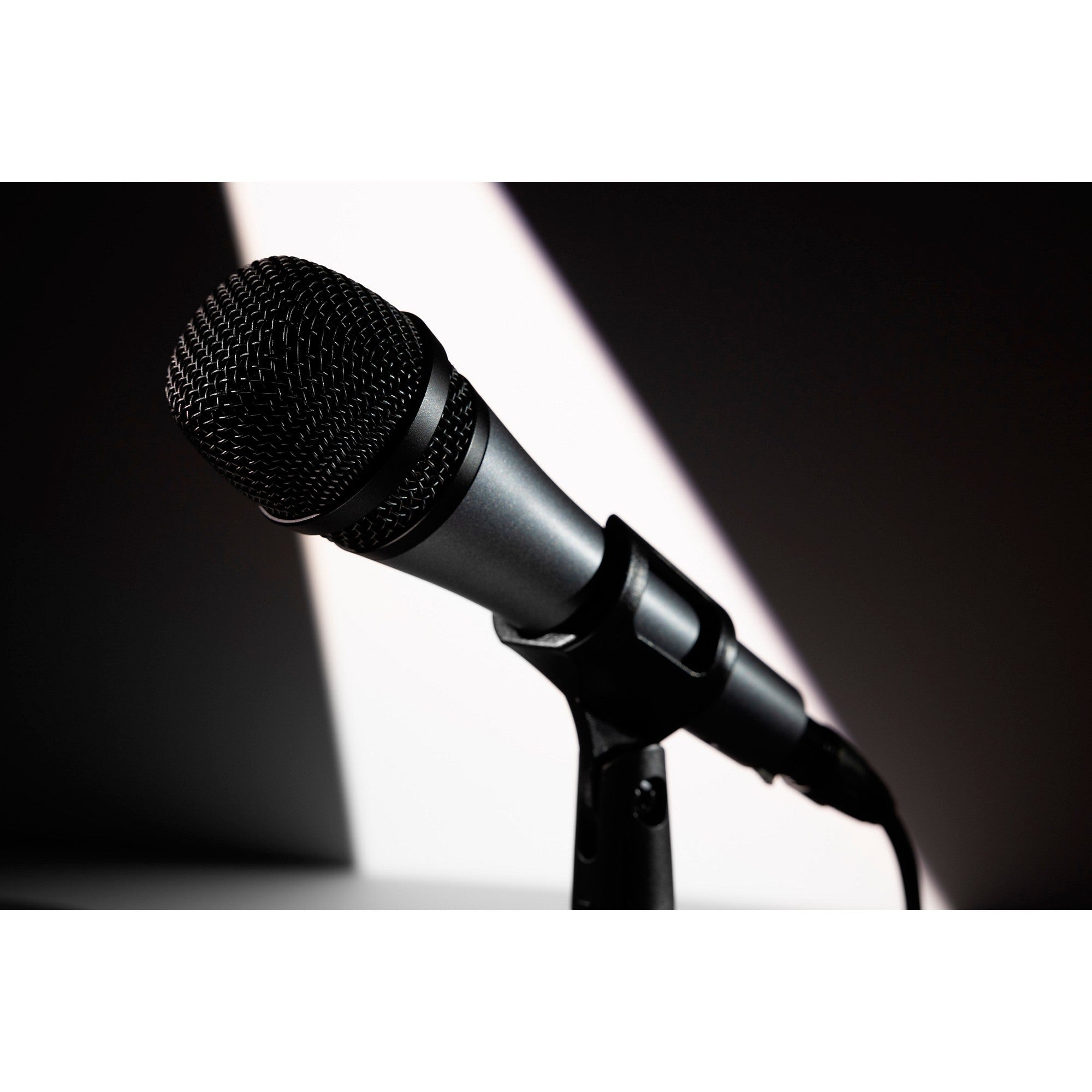 Sennheiser e 835 Cardioid Dynamic Vocal Microphone