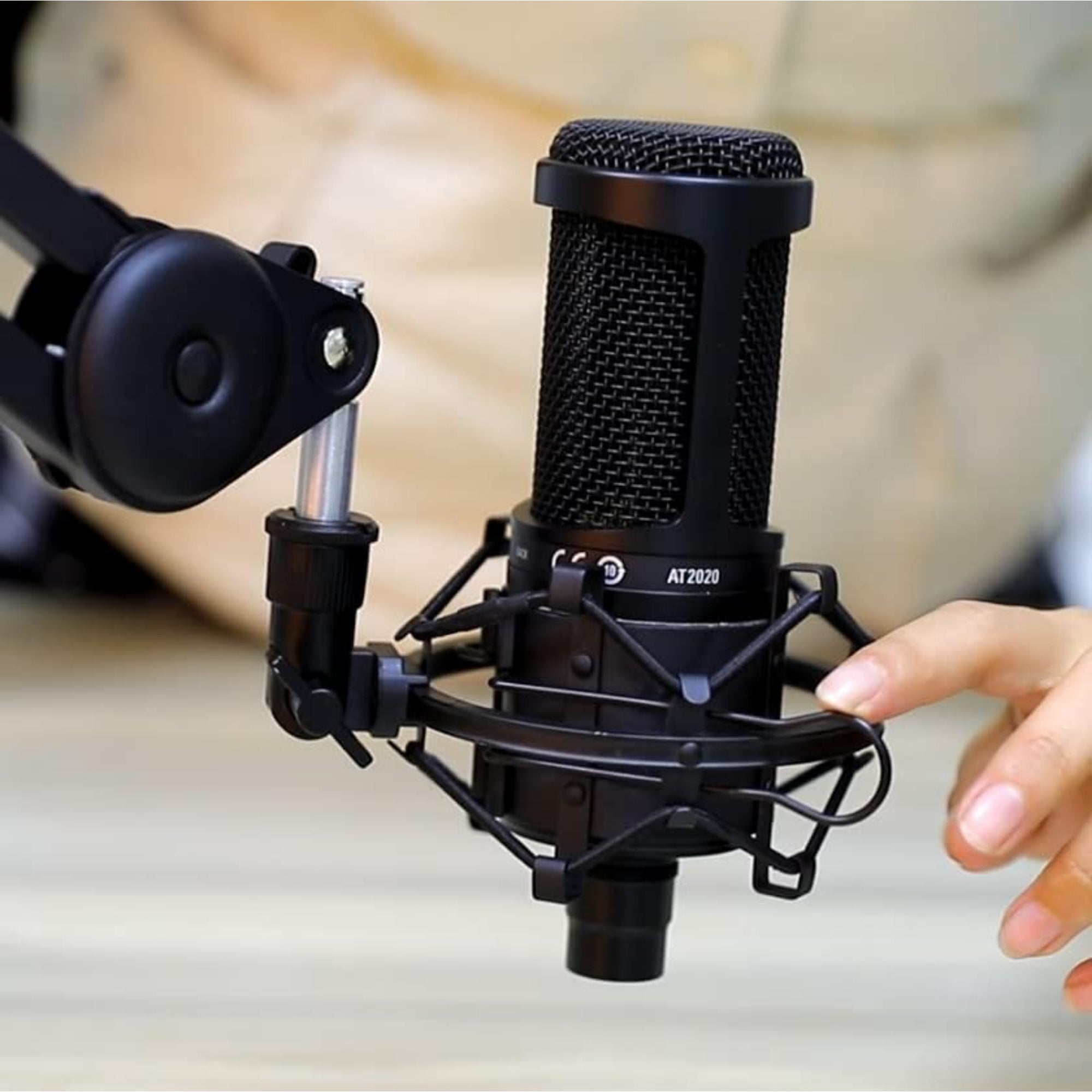 LW Essentials® Basic Microphone Cradle/ Shock Mount