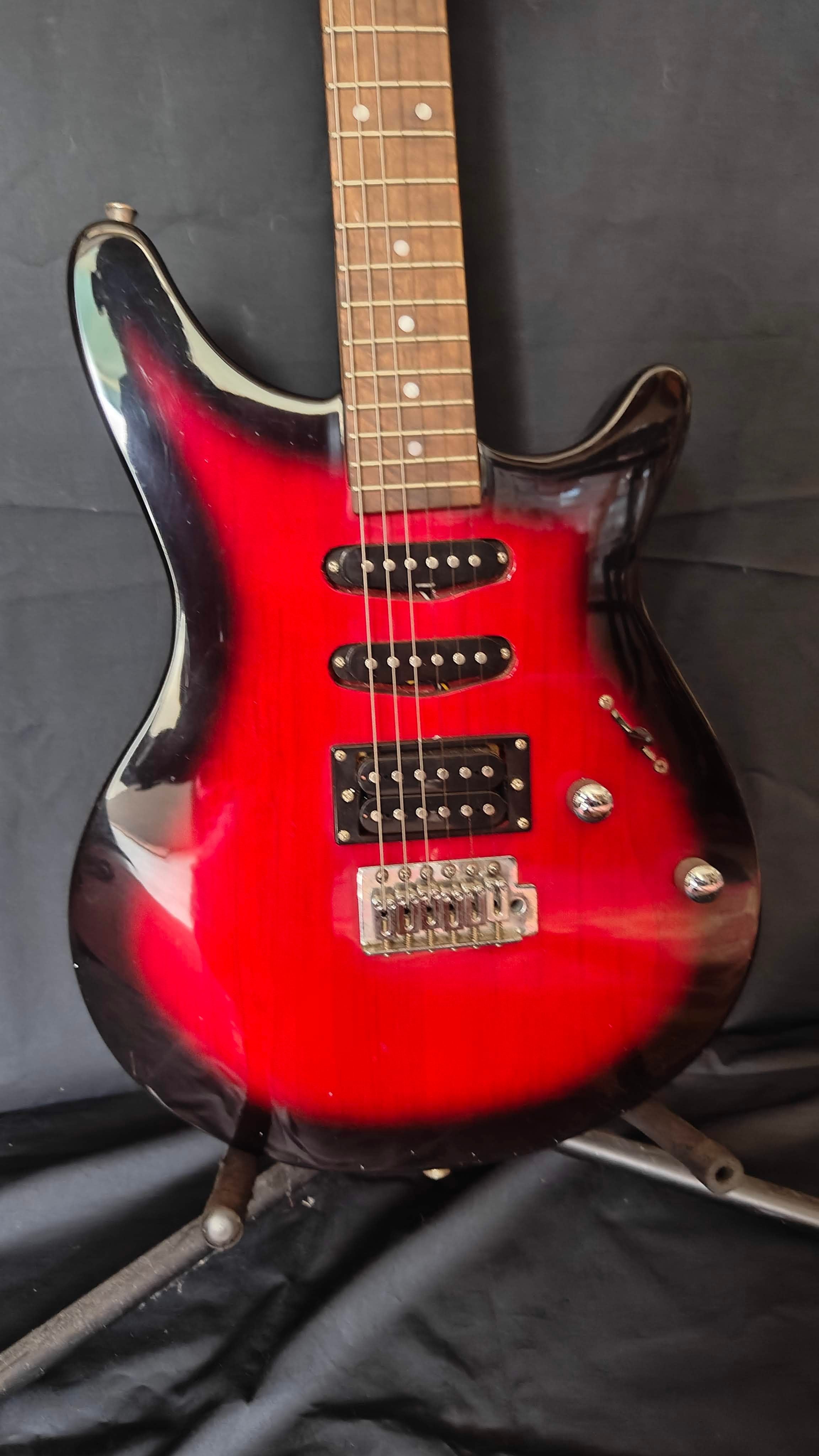 Rogue Rocketeer Electric Guitar Red Burst (USED)