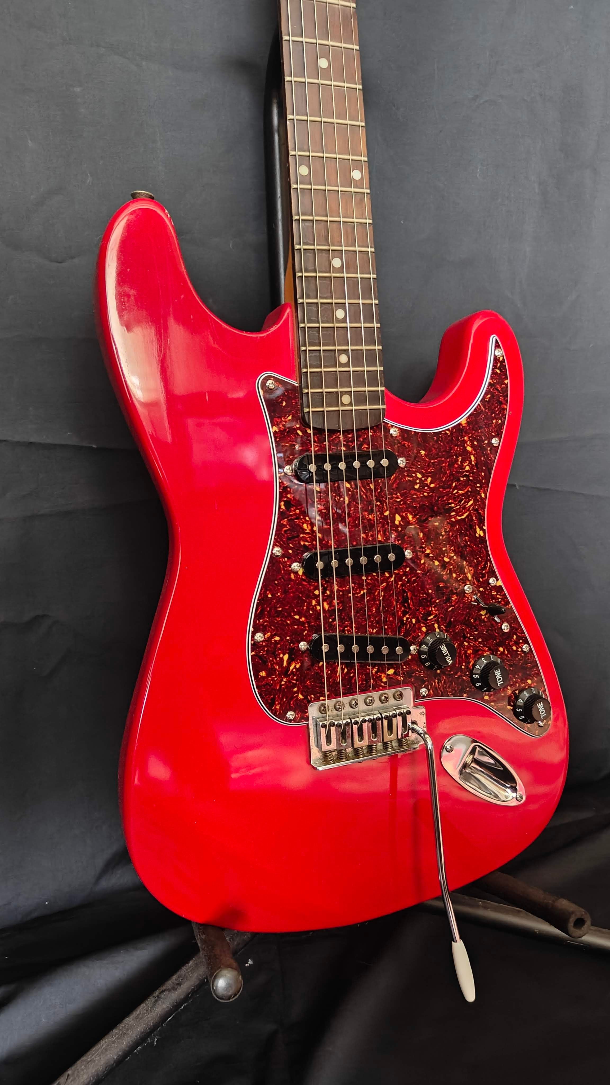 Silverado Strat-Type Electric Guitar Red (USED)